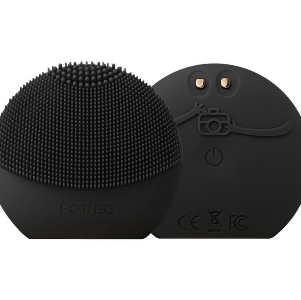 Foreo Luna Play Smart 2 in Midnight Magic